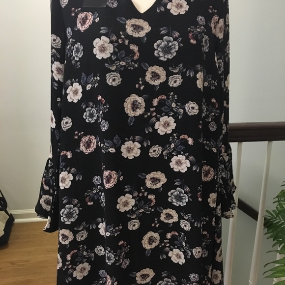 Black V-Beck Swing Dress - Picture 8 of 8